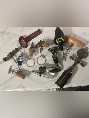 Lot of 12 wine bottle stoppers